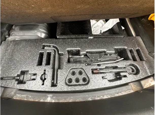 Car image 25