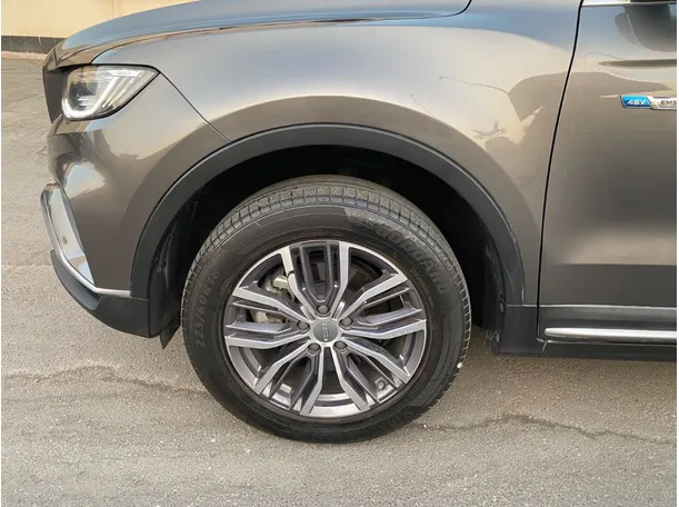 Car image 10