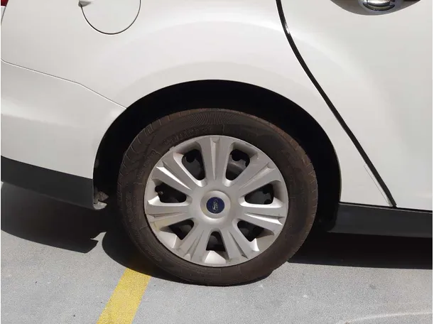 Car image 9