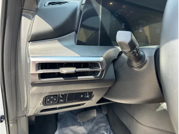 Car image 26