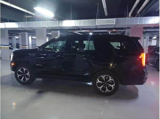 Car image 8