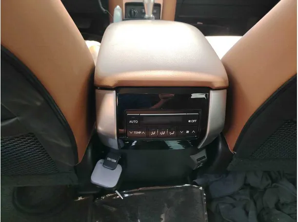Car image 40