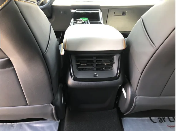 Car image 20