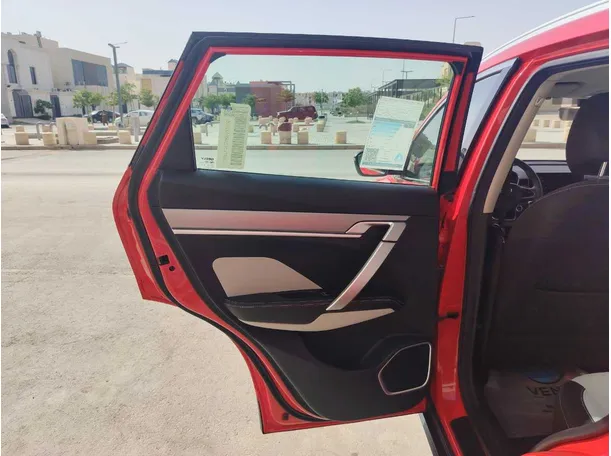 Car image 13