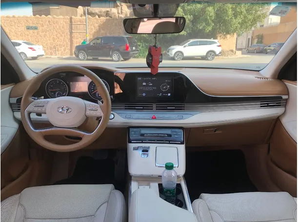 Car image 15