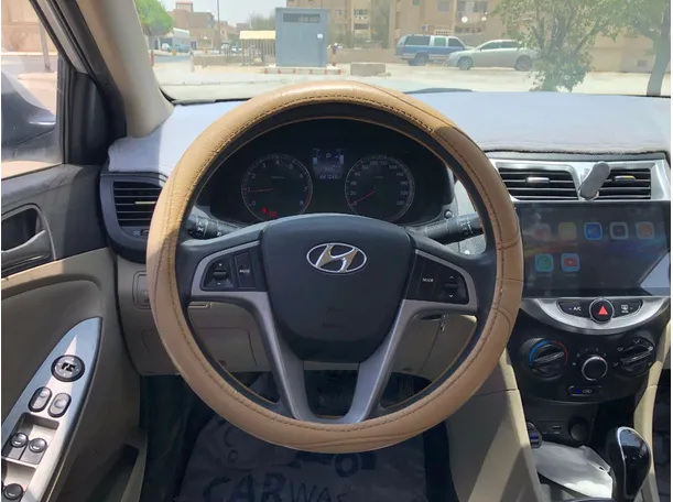 Car image 17