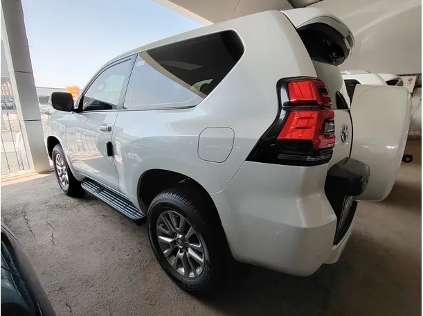 Car image 8