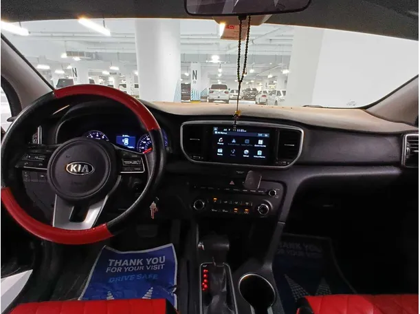 Car image 14