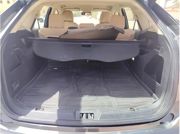 Car image 26