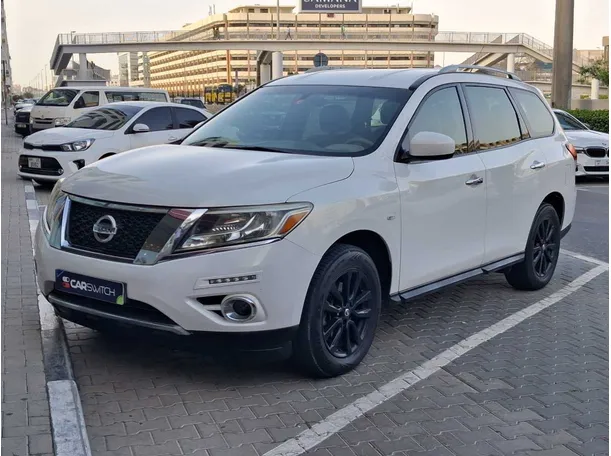 2014 نيسان باثفندر في دبي