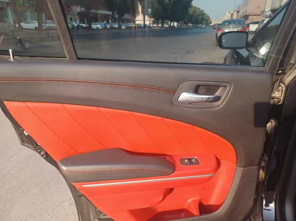 Car image 13