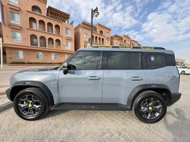 Car image 8