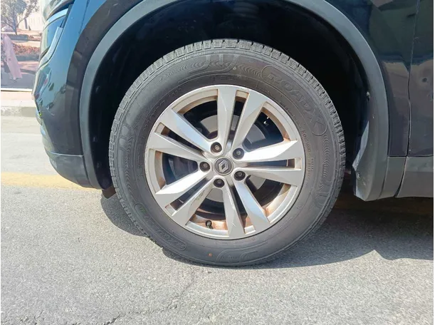 Car image 10