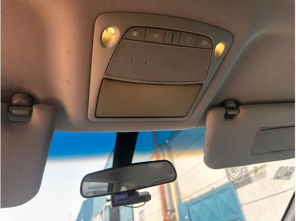 Car image 24
