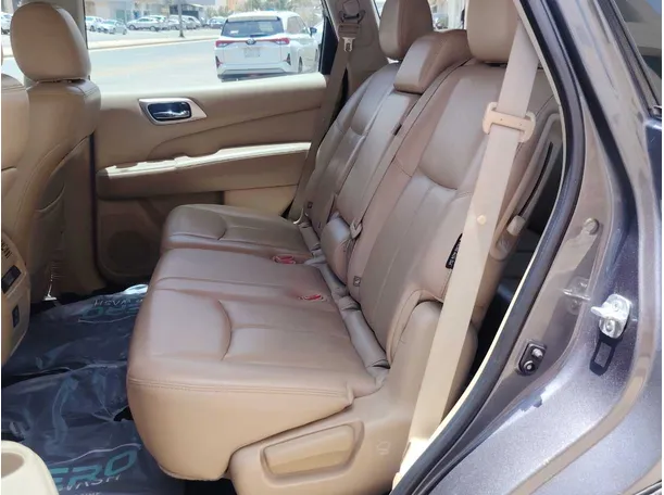 Car image 16
