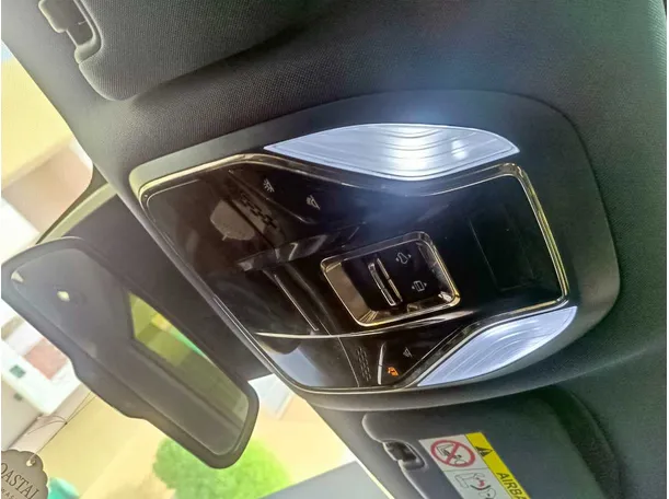 Car image 30