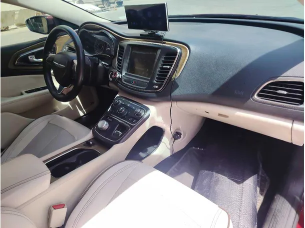 Car image 14