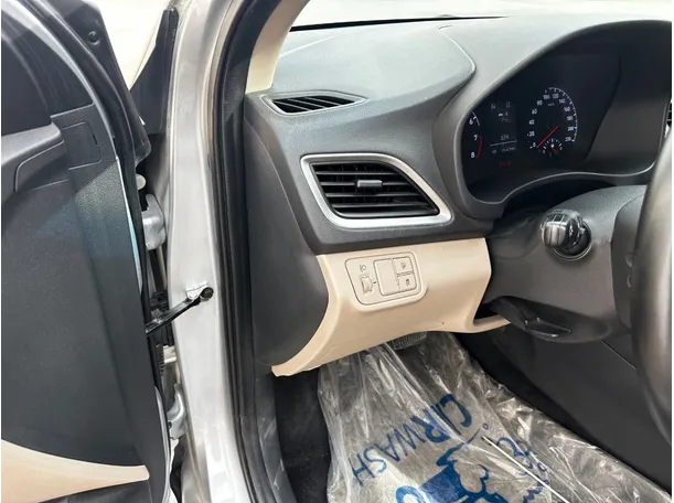 Car image 25