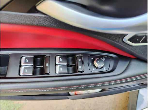 Car image 32