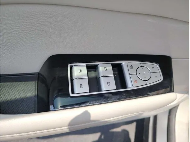 Car image 37