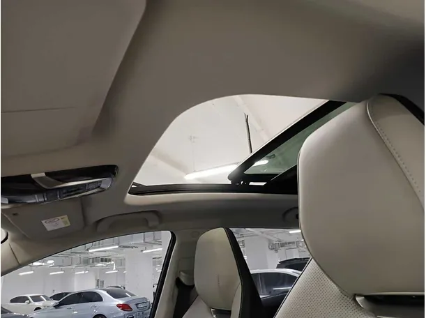 Car image 25