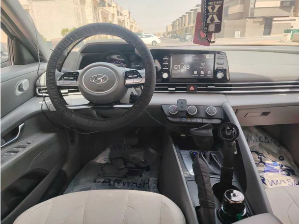 Car image 19