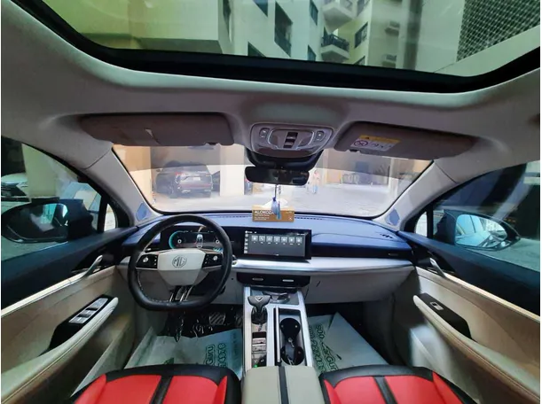 Car image 14