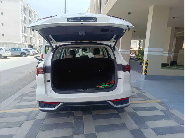 Car image 27