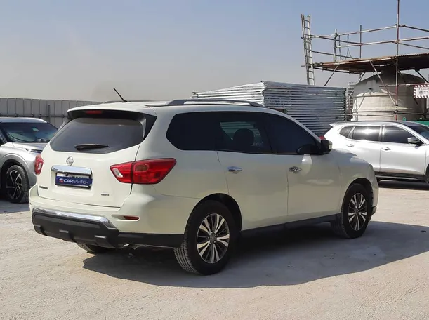Car image 7