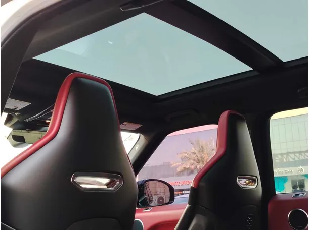 Car image 18