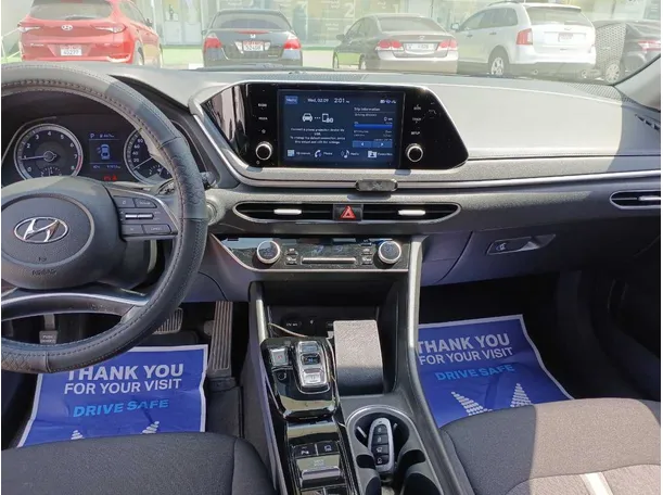 Car image 17