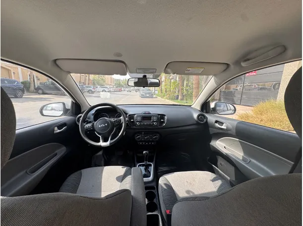 Car image 14