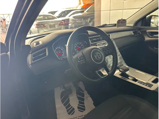 Car image 13