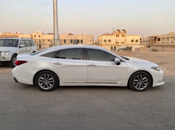 Car image 4