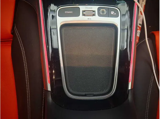 Car image 18