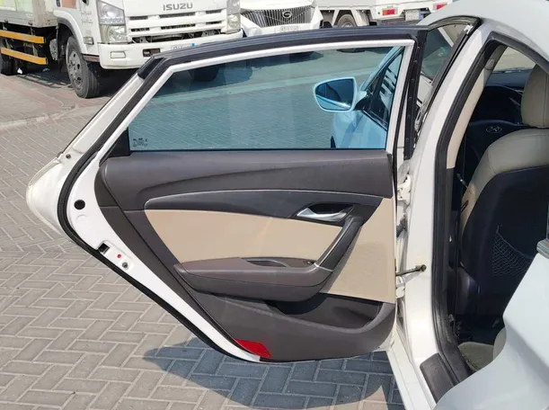 Car image 13