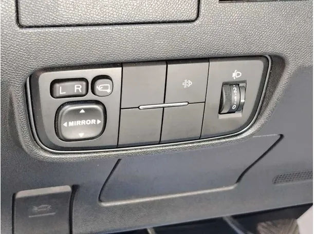Car image 28