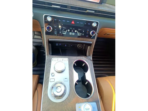 Car image 27