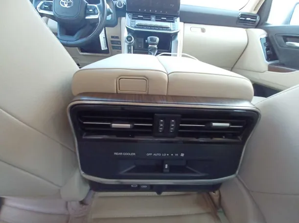 Car image 23