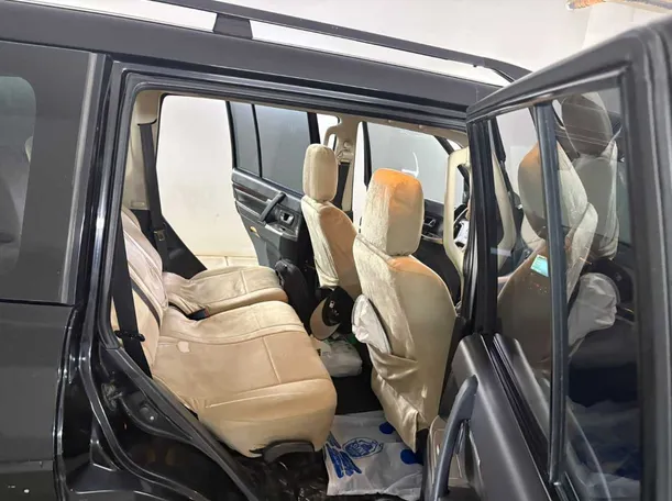 Car image 24