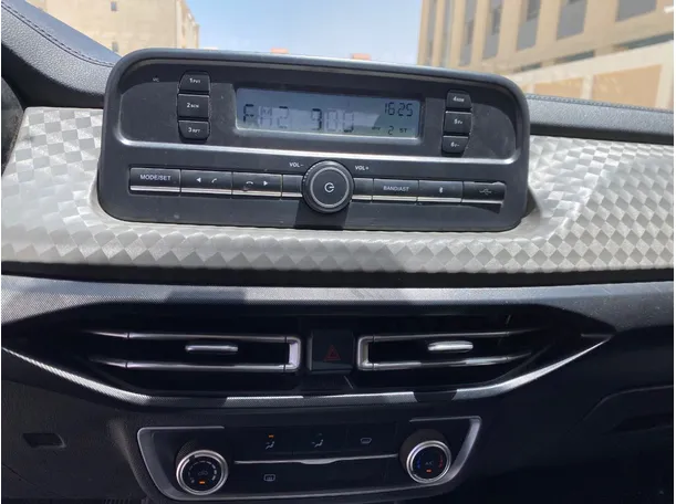 Car image 16