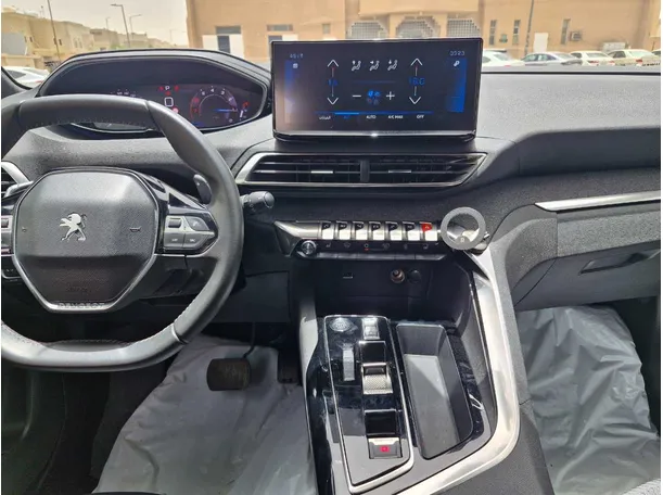 Car image 18