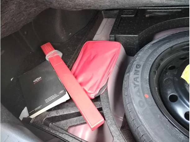 Car image 40