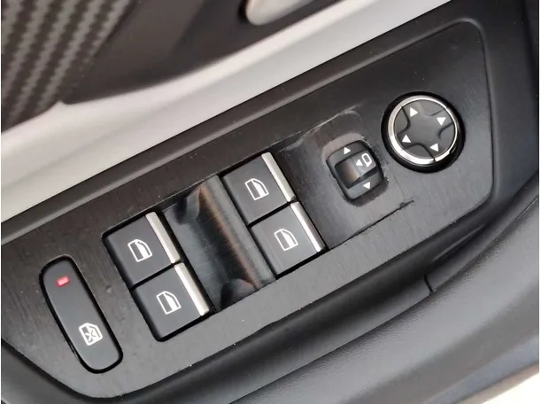 Car image 32