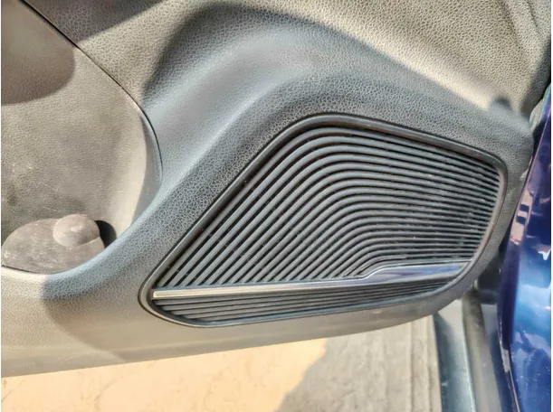 Car image 36