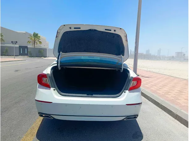 Car image 23