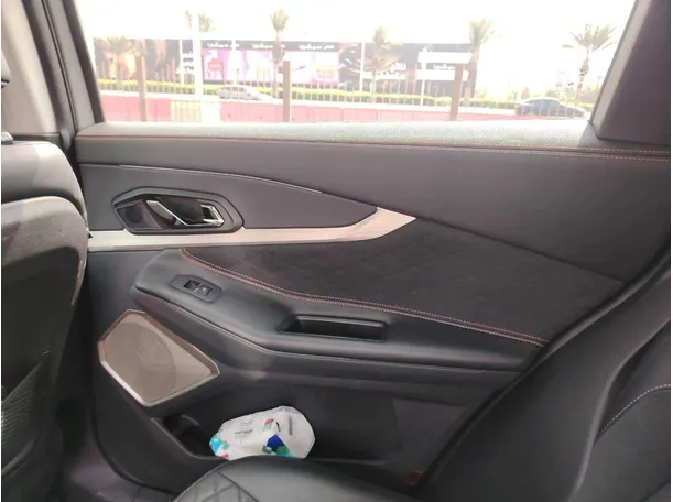 Car image 35