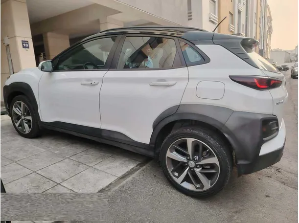 Car image 8