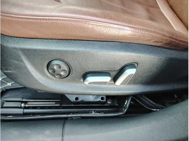 Car image 39