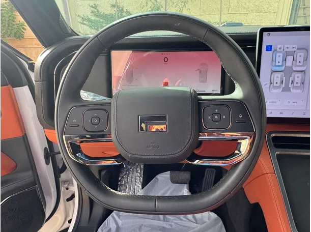 Car image 18
